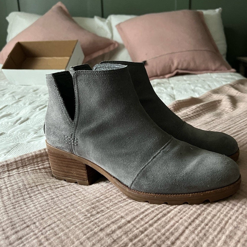 Sorel Gray Suede‎ Ankle Bootie Block Heel Pull On US 10.5 EU 41.5